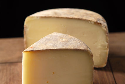 tomme fromage coupée
